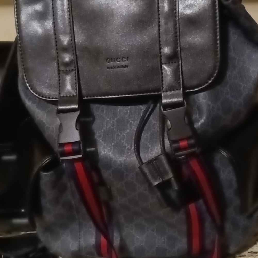 I'm Selling A Gucci Book Bag